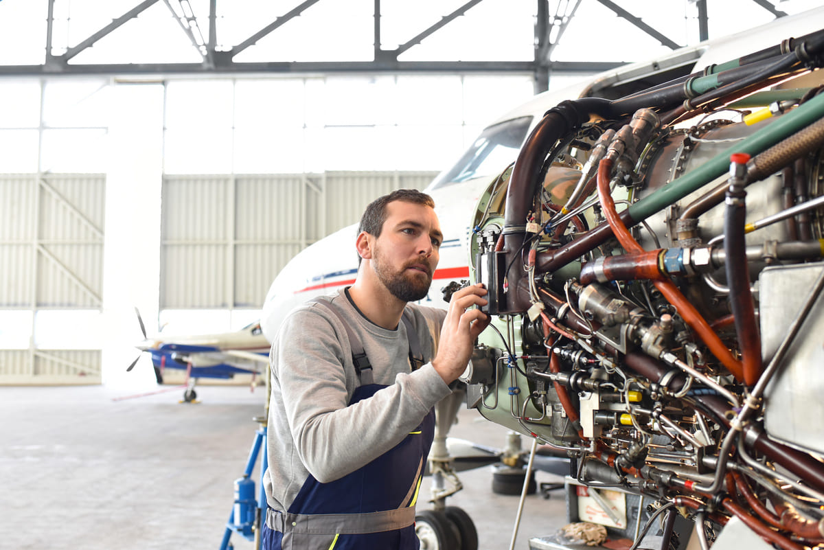 découvrez nos services d'expertise en maintenance aéronautique. bénéficiez de l'expérience de professionnels qualifiés pour garantir la sécurité et la performance de vos avions. interventions rapides et solutions sur mesure adaptées à vos besoins.