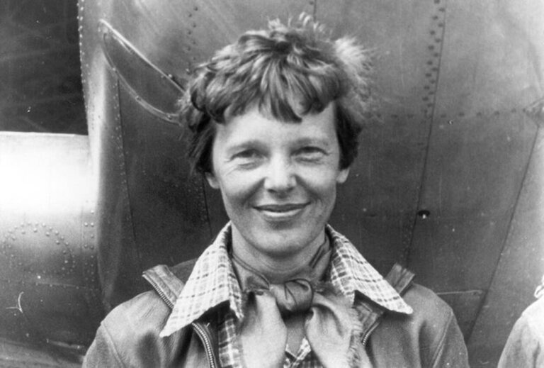 découvrez l'incroyable histoire d'amelia earhart, la pionnière de l'aviation, et sa célèbre traversée de l'atlantique. plongez dans son parcours audacieux, ses réalisations historiques et son héritage durable qui ont inspiré des générations entières à poursuivre leurs rêves.