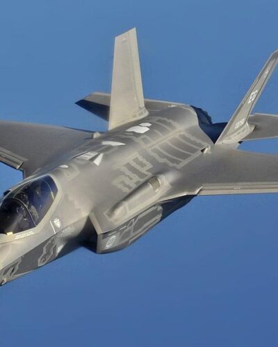 découvrez tout sur le programme des f-35 en italie, son développement, ses enjeux stratégiques et son impact sur l'industrie aéronautique italienne. plongez dans l'univers des chasseurs de cinquième génération et leur rôle clé dans la défense nationale.