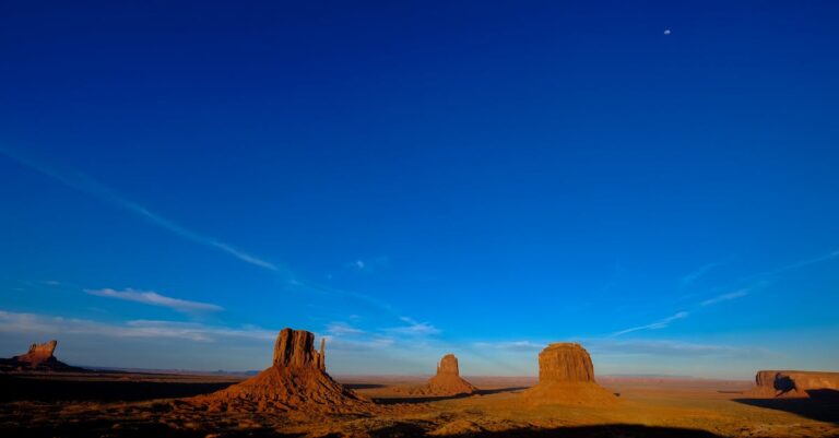 découvrez l'univers fascinant des navajos, une culture riche en traditions, histoire et artisanat. apprenez-en davantage sur leur mode de vie, leurs croyances spirituelles, et l'importance de la nature dans leur quotidien.