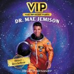 découvrez la remarquable histoire de mae jemison, la première femme afro-américaine à voyager dans l'espace. explorez son parcours inspirant, ses contributions à la science et son impact sur les futures générations d'astronautes et de scientifiques.