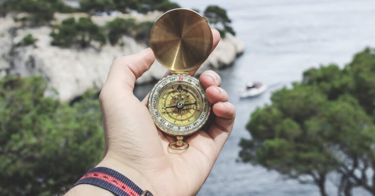 découvrez l'art de la navigation, entre exploration et aventure. apprenez les techniques essentielles pour naviguer en toute sécurité sur les eaux, que ce soit en bateau, en canoë ou en voilier. partez à la découverte de nouveaux horizons grâce à nos conseils pratiques et nos astuces pour les passionnés de la mer.