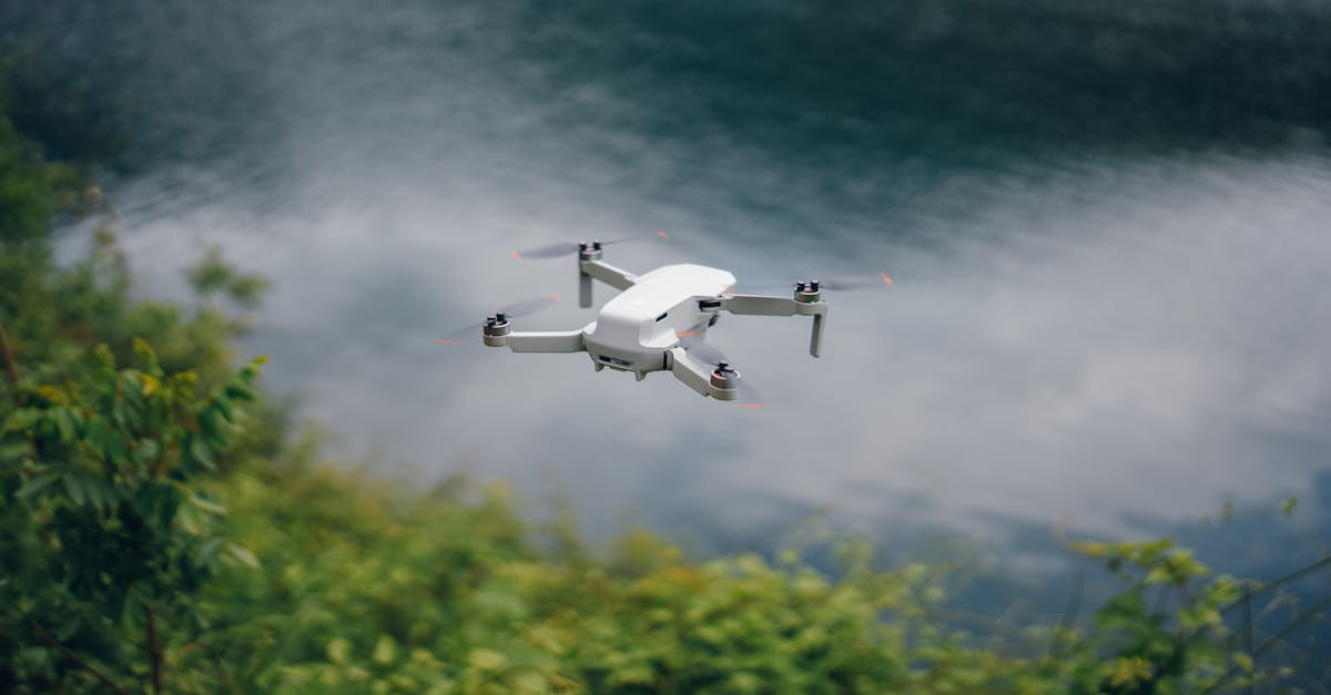 découvrez tout sur les uav (véhicules aériens sans pilote) : technologies, applications, réglementation et innovations du secteur. explorez comment ces engins révolutionnent l'aviation et divers domaines tels que la surveillance, la photographie aérienne et l'agriculture.