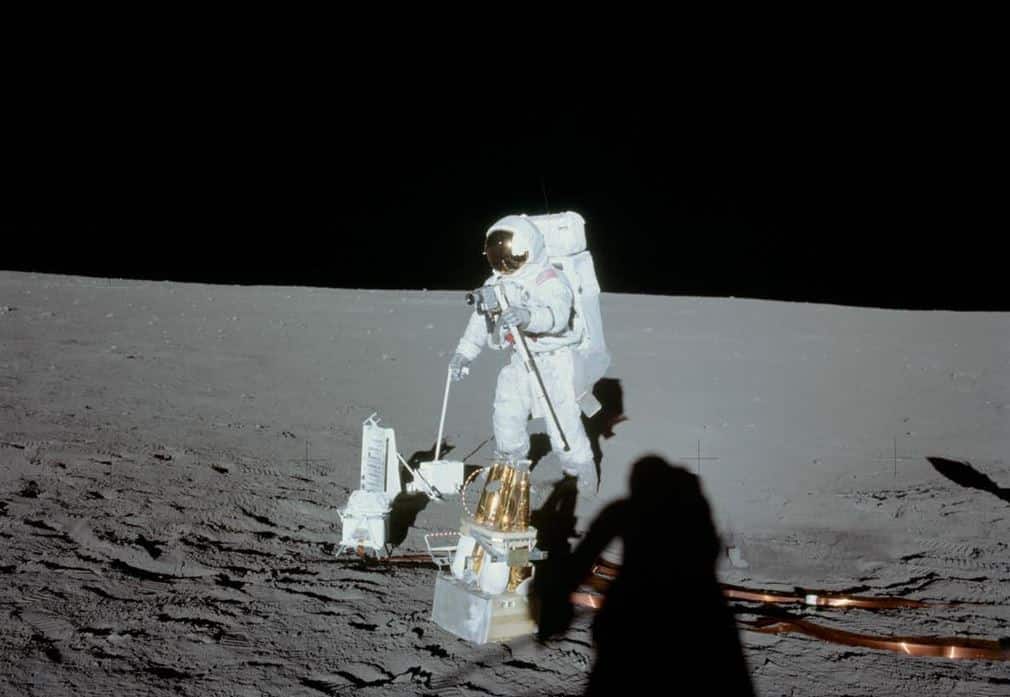 découvrez le parcours exceptionnel d'alan bean, pilote de la mission apollo 12, qui a marqué l'histoire en devenant le quatrième homme à marcher sur la lune. plongez dans les détails de cette exploration spatiale, ses contributions à la nasa et son héritage en tant qu'astronaute et artiste.