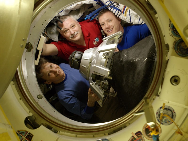 découvrez l'incroyable parcours de peggy whitson, pionnière de l'exploration spatiale. plongez dans ses missions fascinantes à bord de la station spatiale internationale et son impact sur la science et l'innovation. un hommage à une femme qui a défié les limites de l'espace.