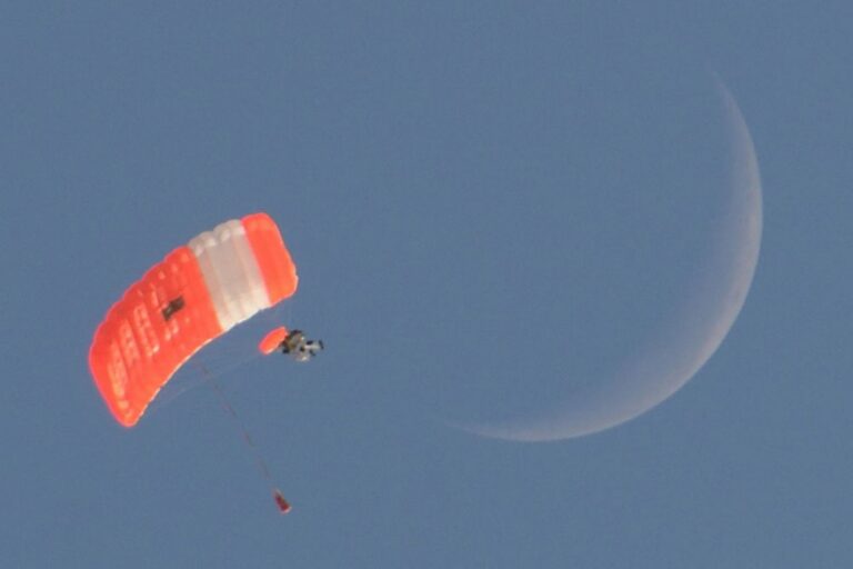 découvrez alan eustace, le héros méconnu du saut stratosphérique, qui a défié les limites de l'exploration humaine en plongeant depuis les confins de l'atmosphère. plongée dans son incroyable aventure et son impact sur le monde de l'innovation et de la science.