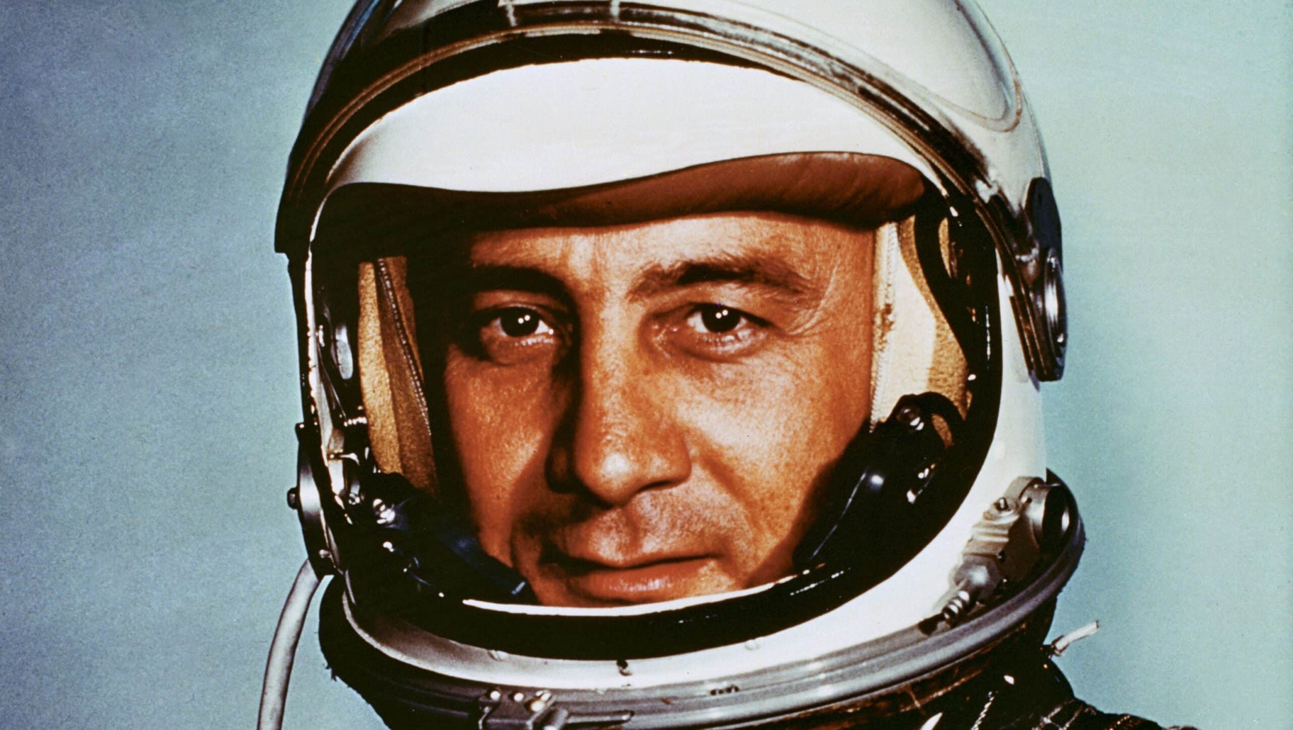 découvrez la vie et l'héritage de gus grissom, l'un des premiers astronautes américains, célèbre pour ses missions spatiales historiques et sa bravoure au sein du programme spatial de la nasa. plongez dans son parcours fascinant et son impact sur l'exploration spatiale.