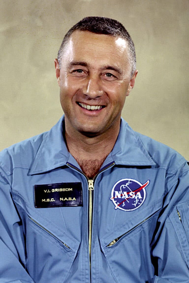 découvrez la fascinante histoire de gus grissom, l'un des premiers astronautes américains, pionnier des missions spatiales et héros de la conquête du ciel. plongez dans sa vie, ses contributions à la nasa et son héritage inoubliable dans l'exploration spatiale.